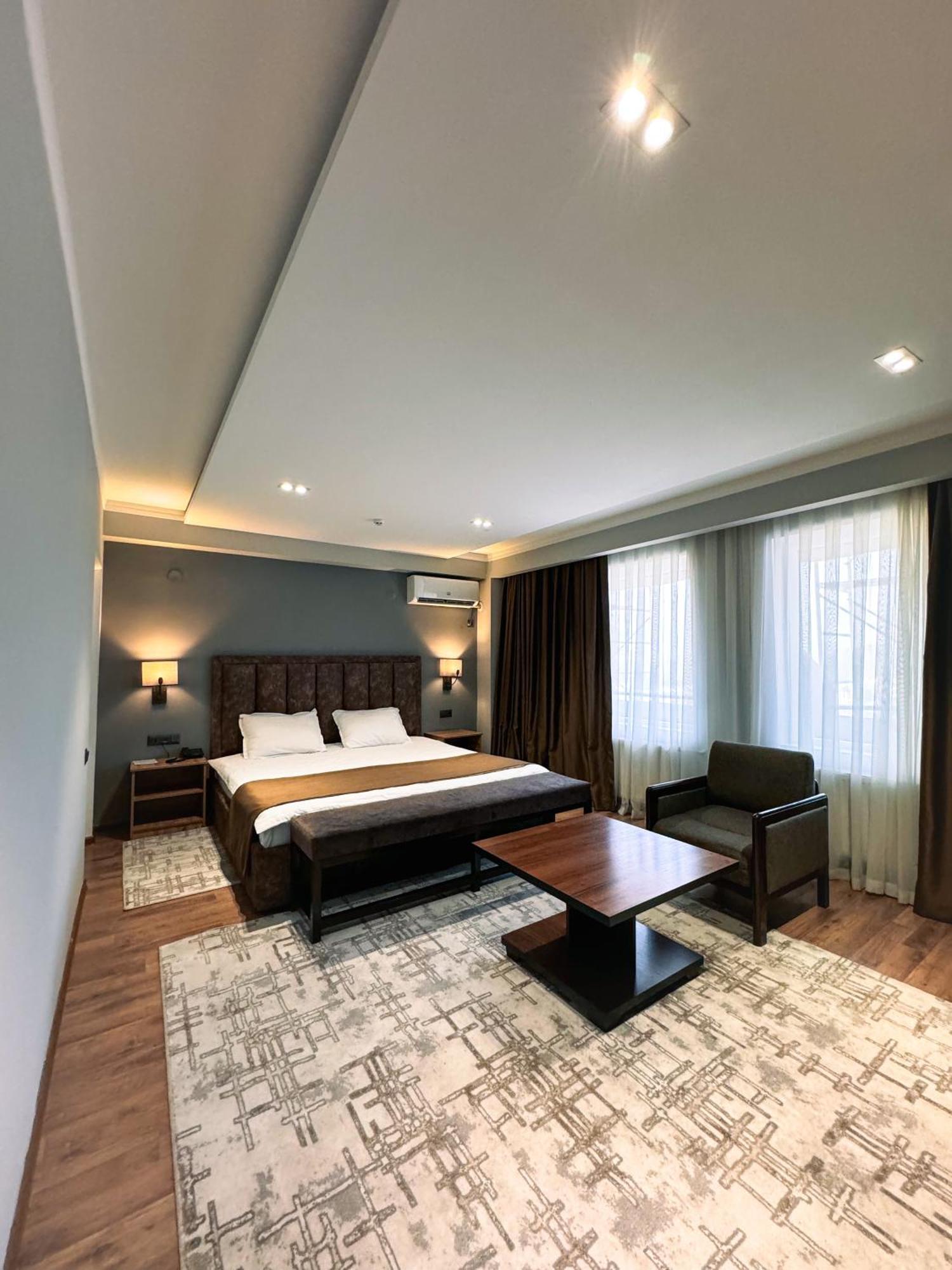 Ziyorat Luxury Hotel Fargʻona Buitenkant foto