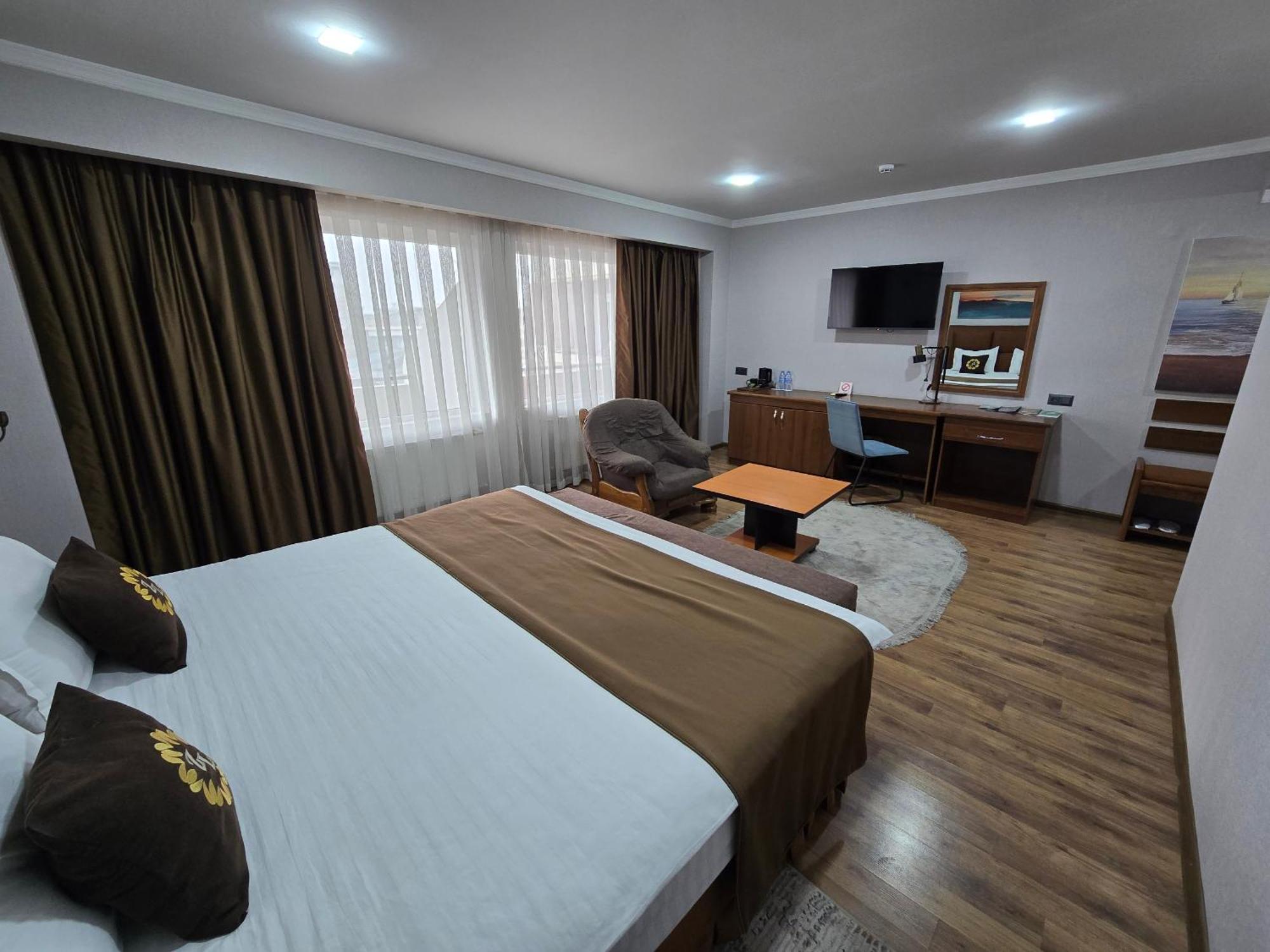Ziyorat Luxury Hotel Fargʻona Buitenkant foto