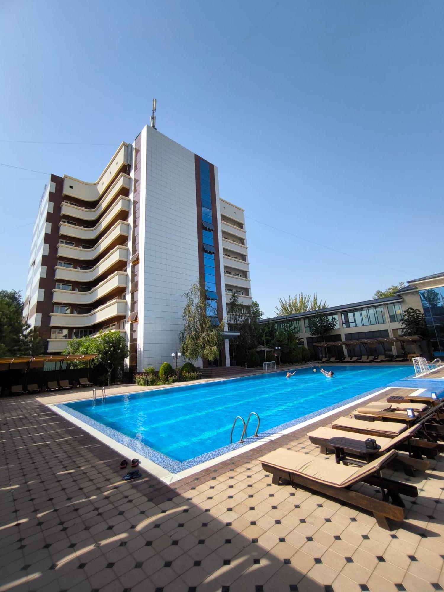 Ziyorat Luxury Hotel Fargʻona Buitenkant foto