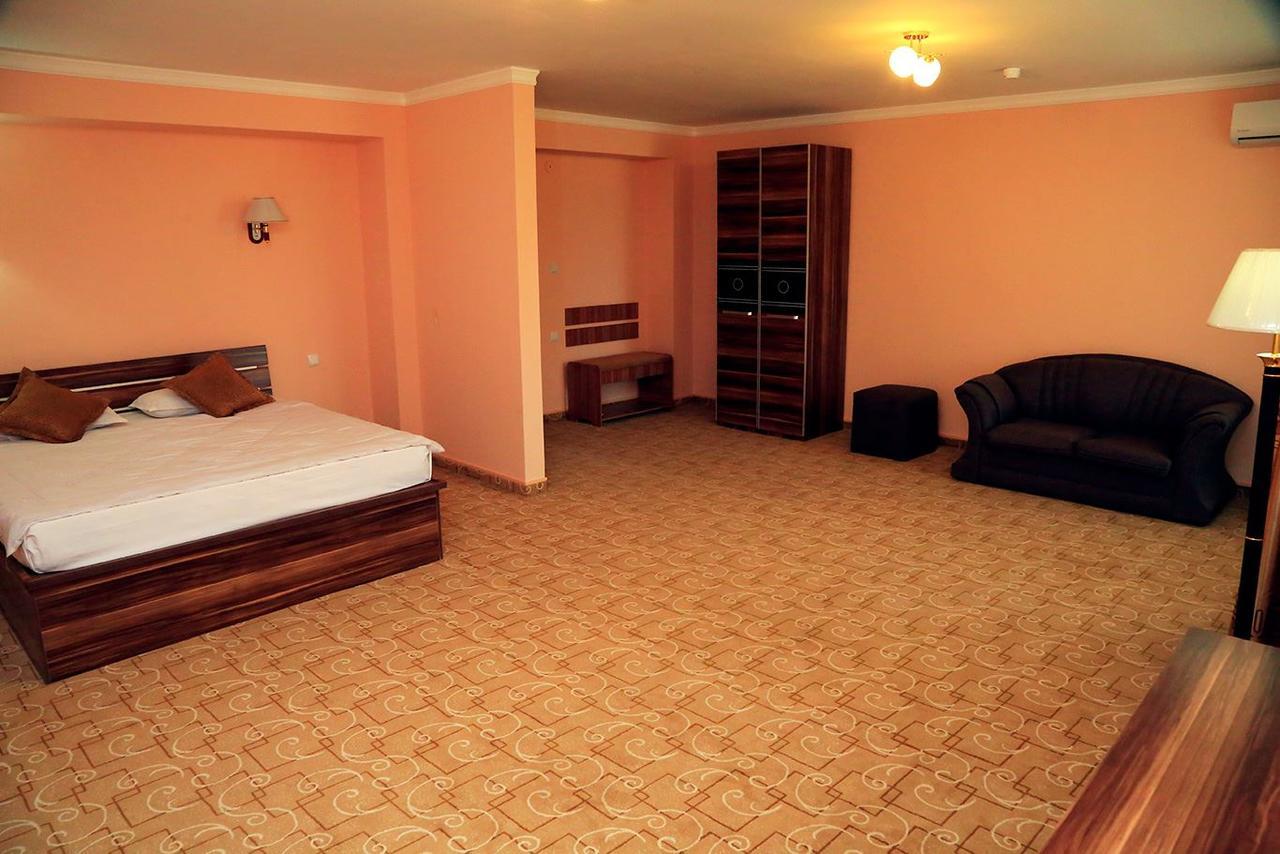 Ziyorat Luxury Hotel Fargʻona Buitenkant foto