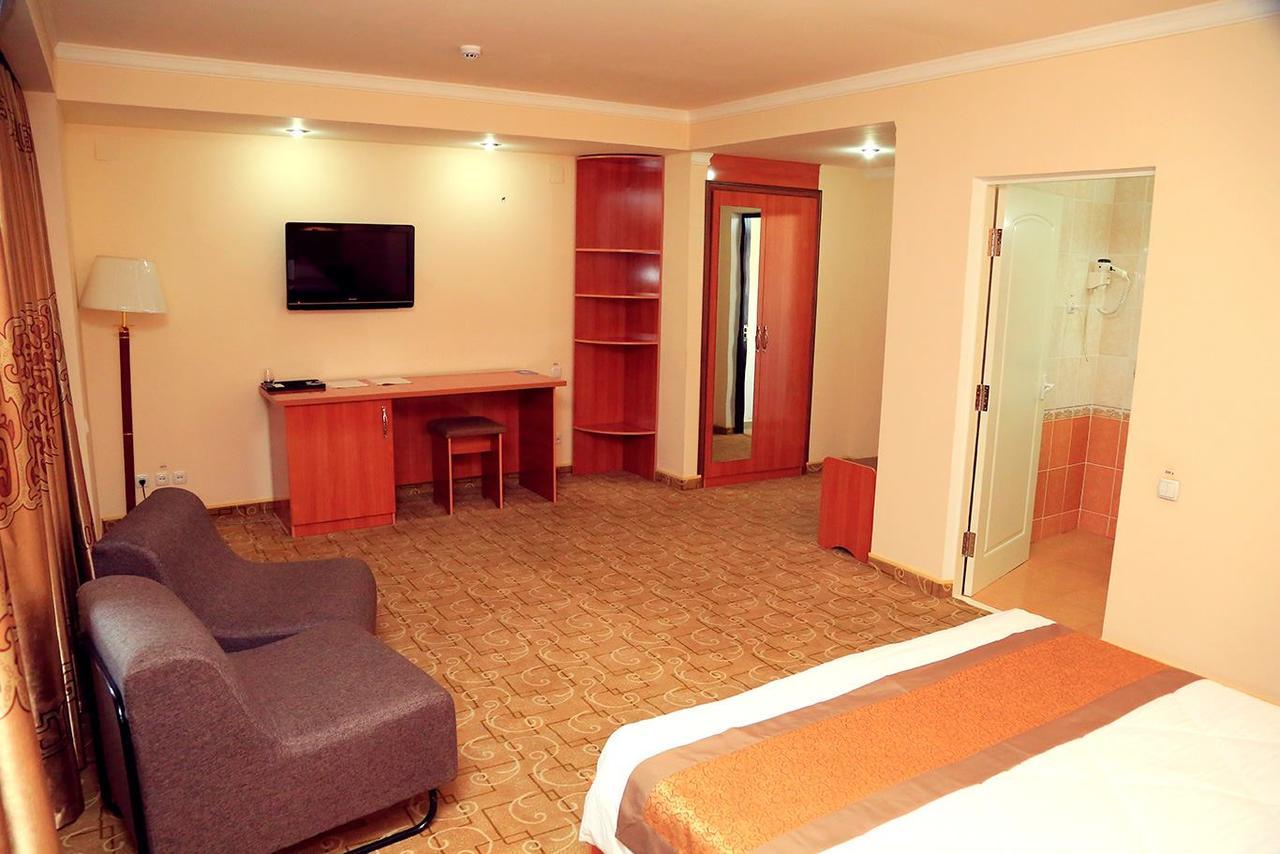 Ziyorat Luxury Hotel Fargʻona Buitenkant foto